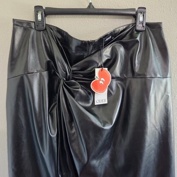 Faux Leather Black Long Skirt Women's Plus Size 1XL Wrap Twist Detail - Picture 5 of 10